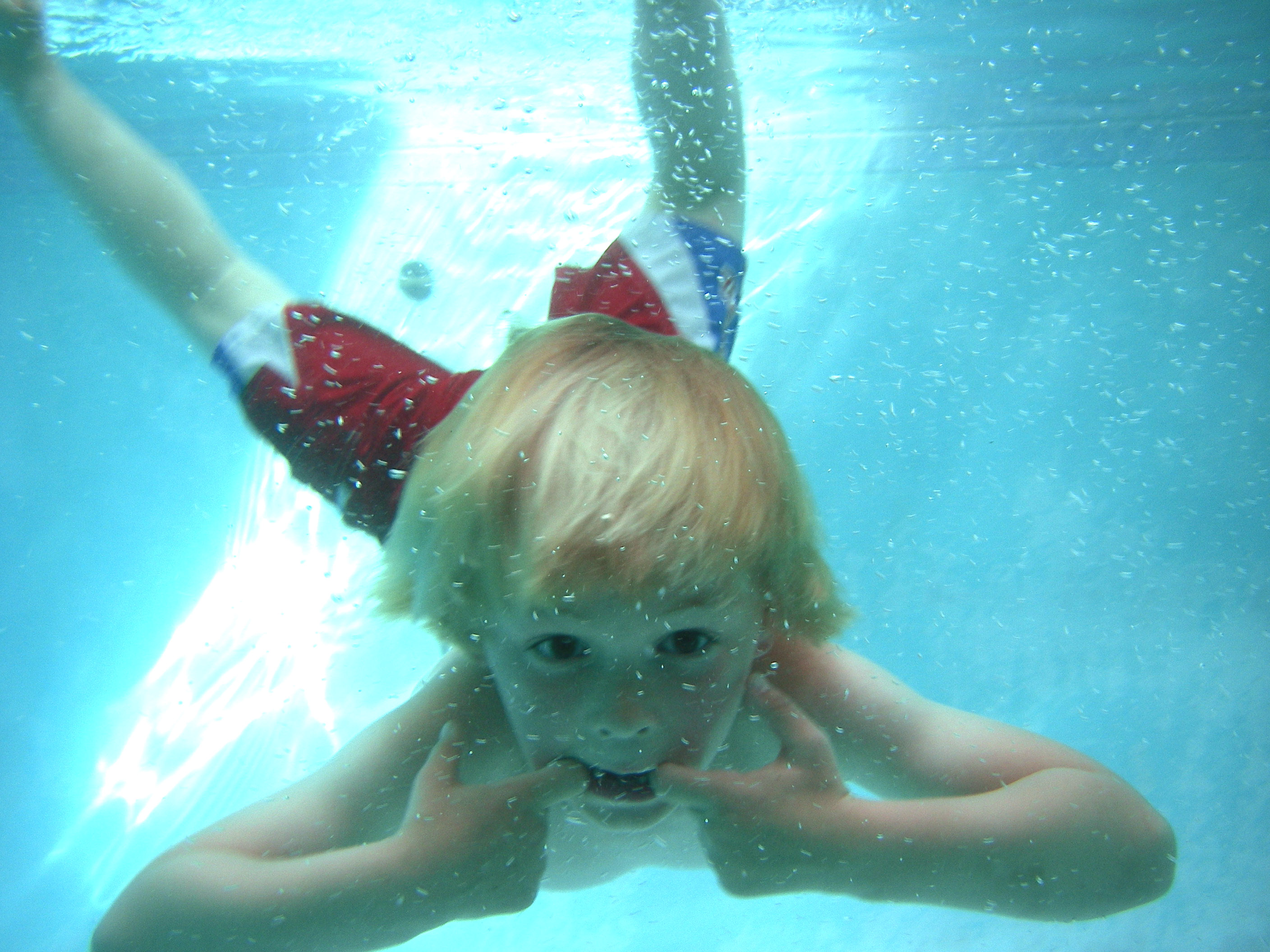 underwaterwebpics/coreyunderwaterweb.jpg